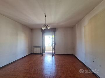 Appartamento con garage, zona Via Roma