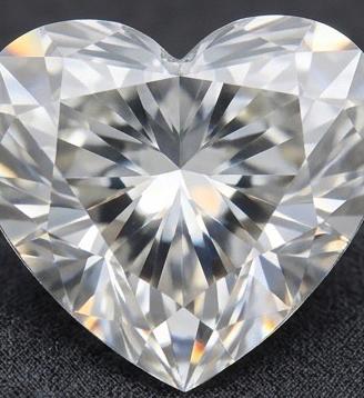 DIAMANTE 4 CARATI CERTIFICATO IGI – TAGLIO CUORE