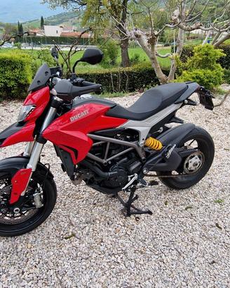 Hyperstrada 821