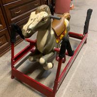 Cavallo a dondolo