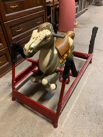 Cavallo a dondolo