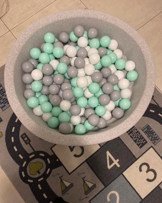 Piscina con palline