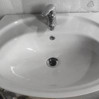 Lavandino con miscelatore