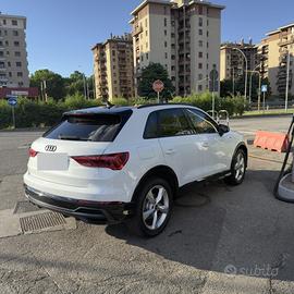 AUDI Q3 esente aria c e parcheggio blu
