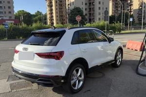 AUDI Q3 esente aria c e parcheggio blu