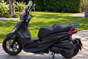 Beverly 400 deep black
