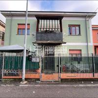 2 locali con cortile