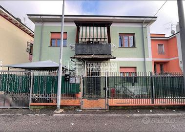 2 locali con cortile