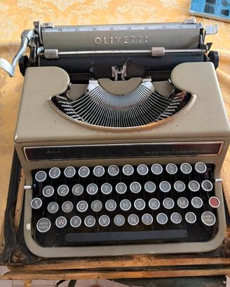 Macchina da scrivere Olivetti