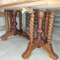 Tavolo classico e sedie