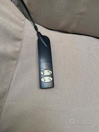 Sedia per anziani elettrica con ruote.