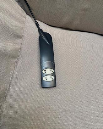 Sedia per anziani elettrica con ruote.