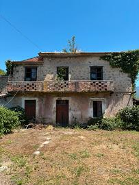 Casale + terreno via pozzo comune Castrocielo (FR)