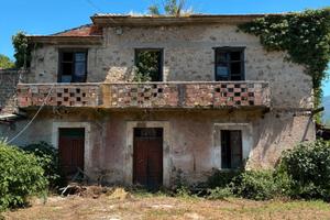 Casale + terreno via pozzo comune Castrocielo (FR)