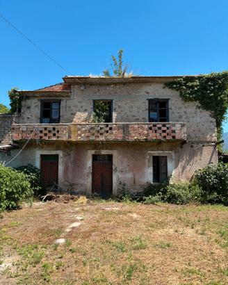 Casale + terreno via pozzo comune Castrocielo (FR)