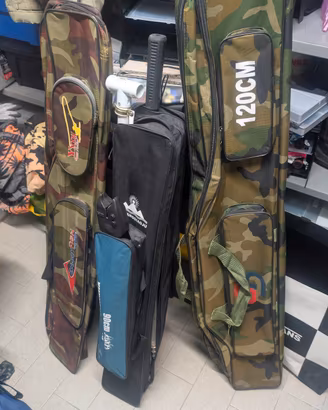 lotto attrezzatura da pesca da fiume e lago