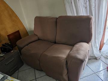 divano con copridivano reclinabile 