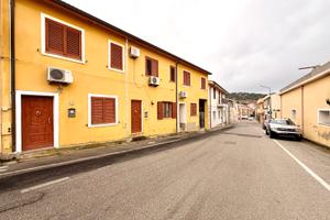 Villetta a schiera centrale con giardino