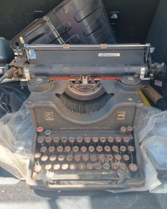 Macchina da Scrivere Olivetti