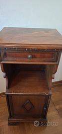Comodino in legno
