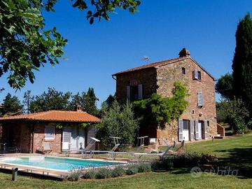Rustico / Casale di 189 m² con più di 5 locali e b