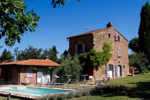 Rustico / Casale di 189 m² con più di 5 locali e b
