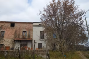 Rustico / Casale di 3500 m² con più di 5 locali a 