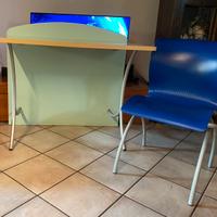 Scrivania  e sedia firmate Moretti compact