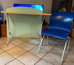 Scrivania  e sedia firmate Moretti compact