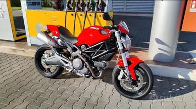 Ducati Monster 696 plus