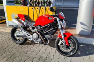 Ducati Monster 696 plus
