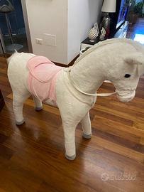 Cavallo cavalcabile di peluche