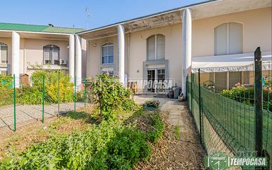VILLA A SCHIERA!!