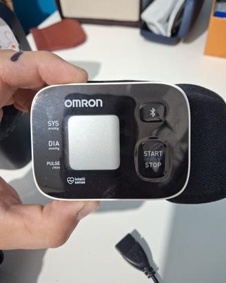 omron Misuratore di Pressione Arteriosa portatile