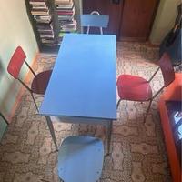 Tavolo in formica + 4 sedie