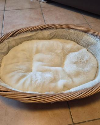 ●Cesta in vimini con cuscino