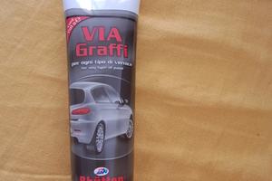 Auto  via graffi