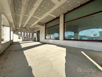 NEGOZIO A CARBONARA SCRIVIA