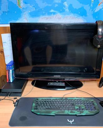Postazione da gaming ps4 con monitor