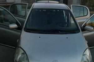  toyota yaris 1000 benzina anno 2003 