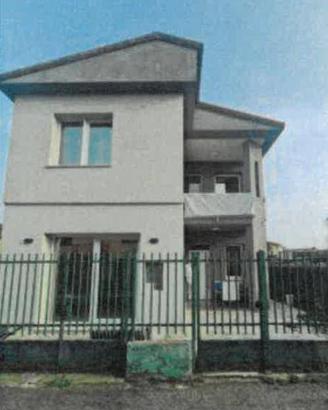 Immobile in asta di 99 m² con 4 locali e box auto 