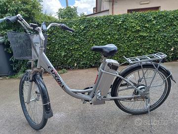 bicicletta esperia a pedalata assistita 