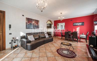 RIF. AC671 - Soluzione bifamiliare in palazzina di