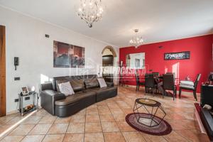 RIF. AC671 - Soluzione bifamiliare in palazzina di