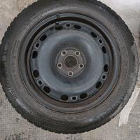 Cerchi volkswagen polo da 15 con gomme invernali
