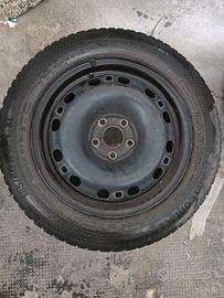 Cerchi volkswagen polo da 15 con gomme invernali