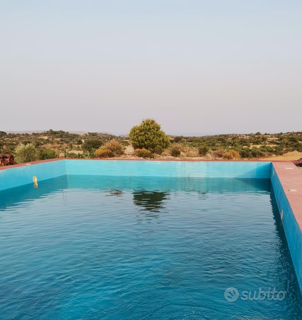Terreno con caseggiato e piscina - Vista 2