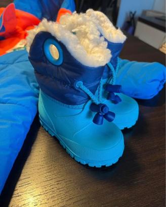 Tuta da sci e scarponcini da neve bambino