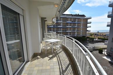 Giugno 3 camere, 2 bagni, terrazza vistamare
