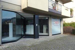 Ampio locale commerciale convertibile in abitativo